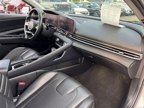 Used 2022 Hyundai Elantra Limited image 33