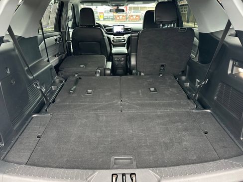 Used 2023 Ford Explorer XLT w/ Equipment Group 202A AWD/4WD image 15