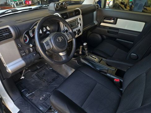 Used 2014 Toyota FJ Cruiser 4WD w/ Upgrade Package image 10