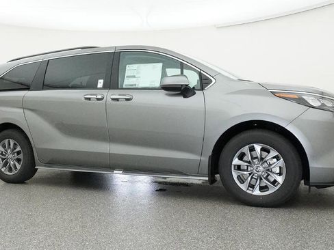 New 2026 Toyota Sienna XLE FWD image 16