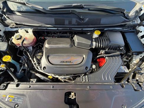 Used 2025 Chrysler Pacifica Select FWD image 18