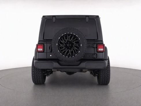 Used 2018 Jeep Wrangler Unlimited Sport S AWD/4WD image 3