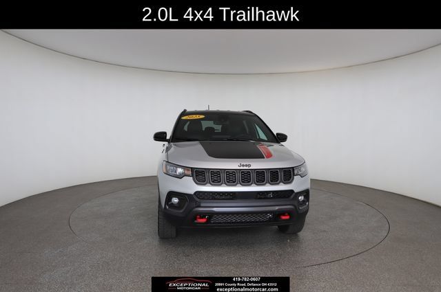 Used 2025 Jeep Compass Trailhawk AWD/4WD image 31