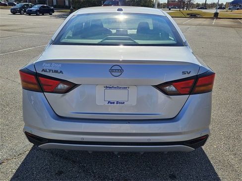 Used 2024 Nissan Altima 2.5 SV image 10