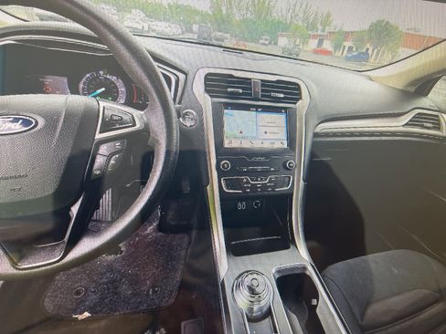 Used 2019 Ford Fusion SE image 10