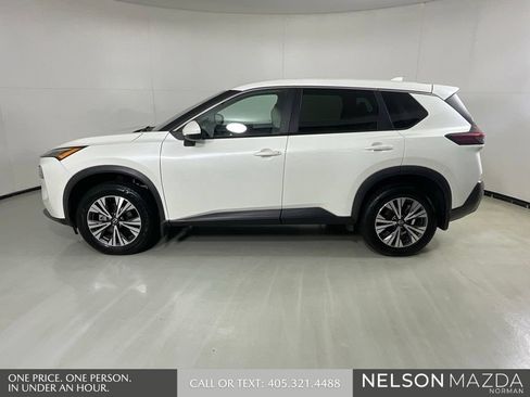 Used 2022 Nissan Rogue SV FWD image 9