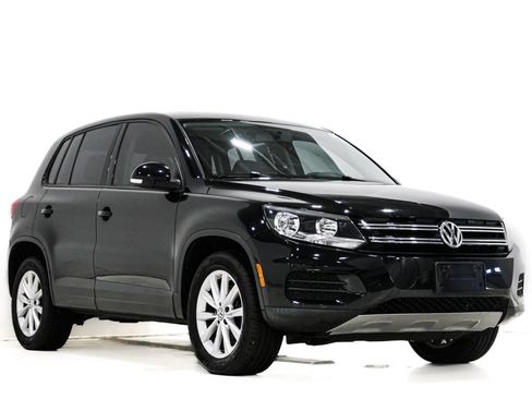 Used 2017 Volkswagen Tiguan Limited w/ Alloy Wheels Package AWD/4WD image 1