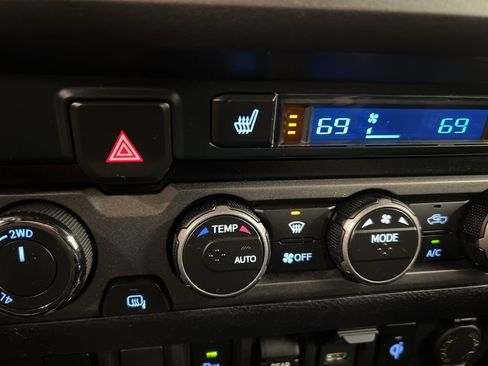 Used 2020 Toyota Tacoma TRD Off-Road w/ TRD Premium Off Road Package image 15