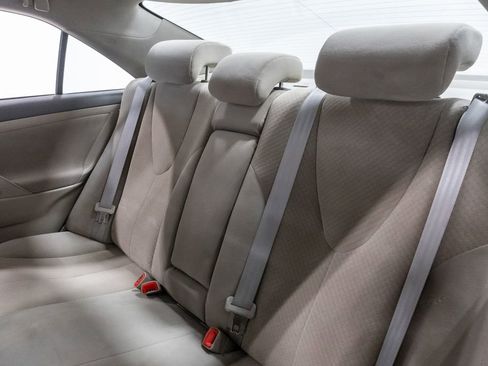 Used 2009 Toyota Camry LE FWD image 19