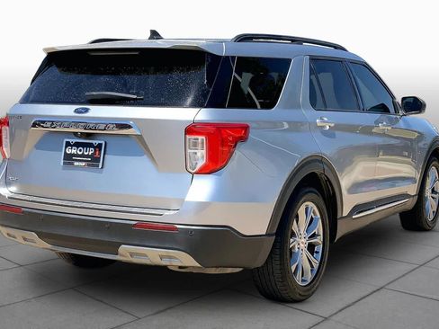 Used 2021 Ford Explorer XLT w/ Equipment Group 202A RWD image 12