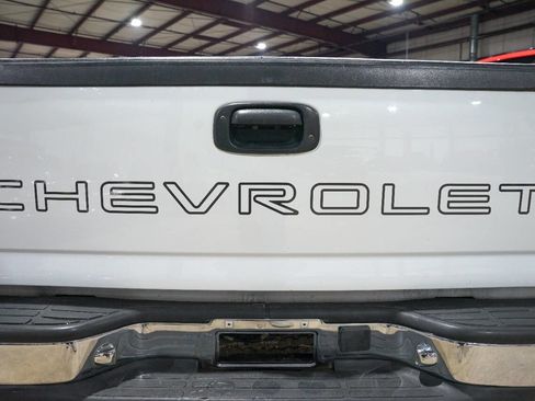 Used 2000 Chevrolet Silverado 1500 LS 2dr 4WD Standard Cab LB w/ Exterior Appearance Pkg image 25