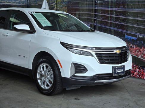 Used 2023 Chevrolet Equinox LT image 2