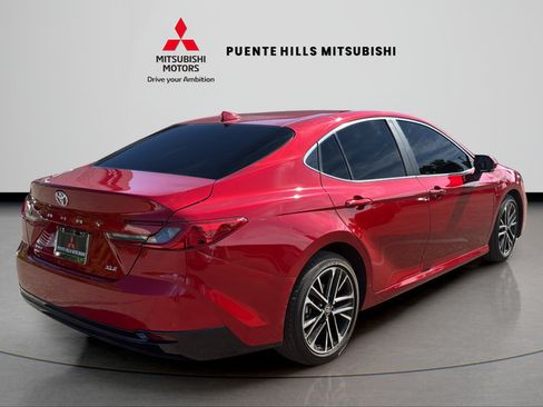 Used 2025 Toyota Camry XLE FWD image 5