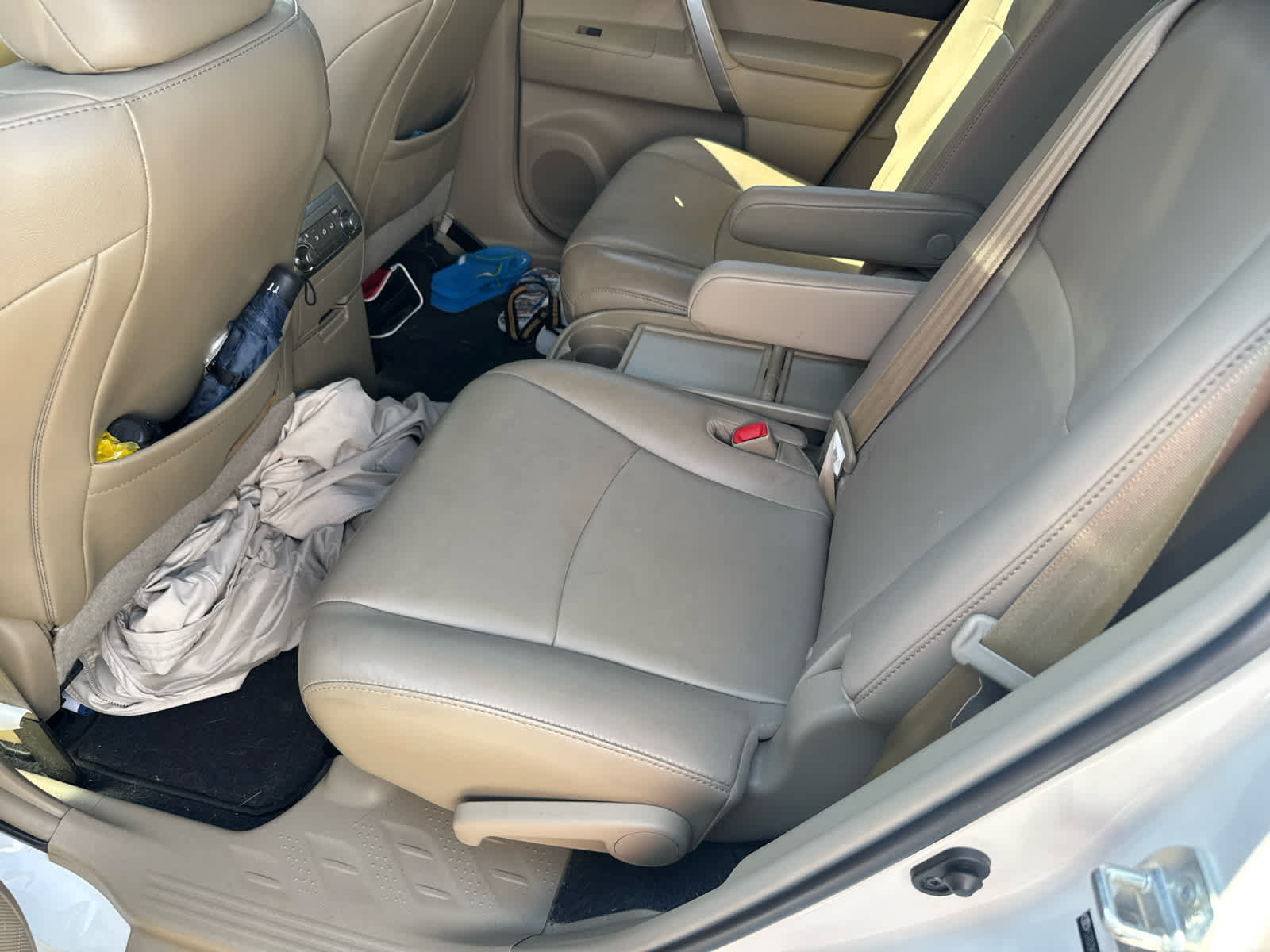 Used 2012 Toyota Highlander SE FWD image 9