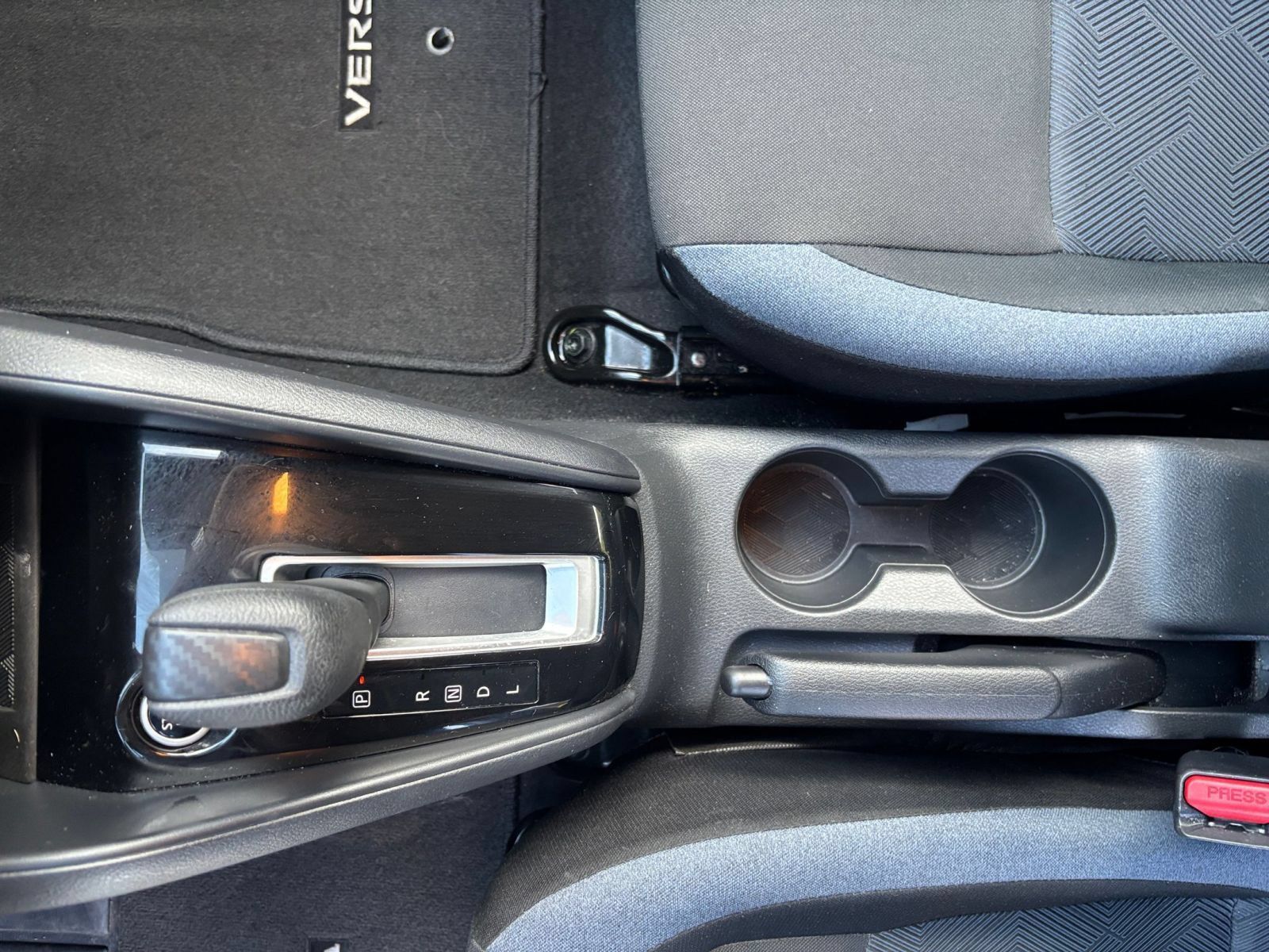 Used 2025 Nissan Versa SV FWD image 38