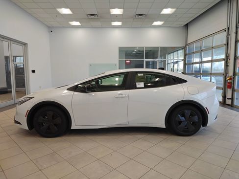 New 2026 Toyota Prius LE image 7