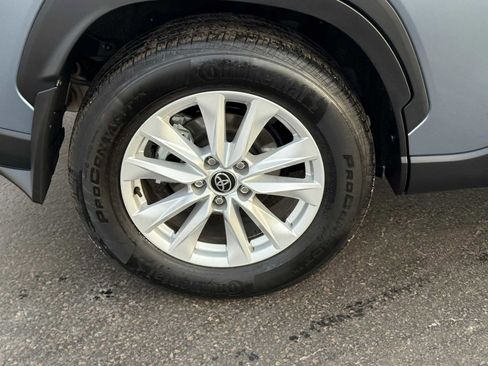 Certified 2022 Toyota Corolla Cross LE image 8