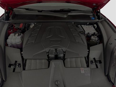 Used 2025 Porsche Cayenne GTS image 34