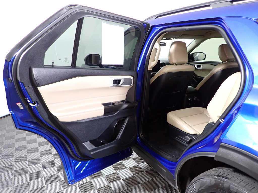 Used 2020 Ford Explorer XLT w/ Equipment Group 202A AWD/4WD image 30