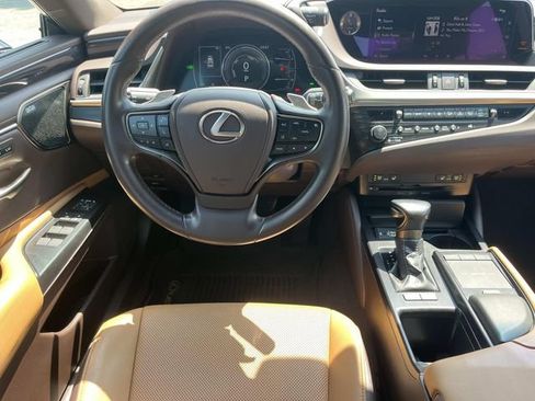 Used 2020 Lexus ES 300h w/ Premium Package FWD image 13