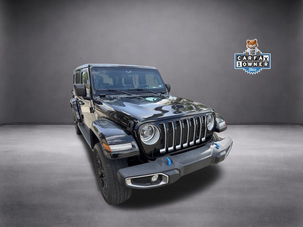 Used 2023 Jeep Wrangler Unlimited Sahara w/ Cold Weather Group AWD/4WD image 2