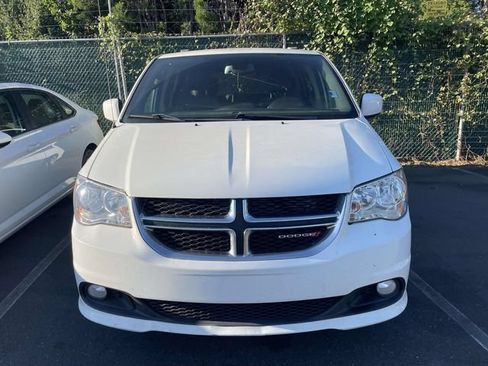 Used 2019 Dodge Grand Caravan SXT FWD image 2