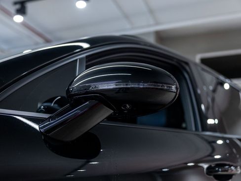 Certified 2023 Porsche Macan AWD/4WD image 21
