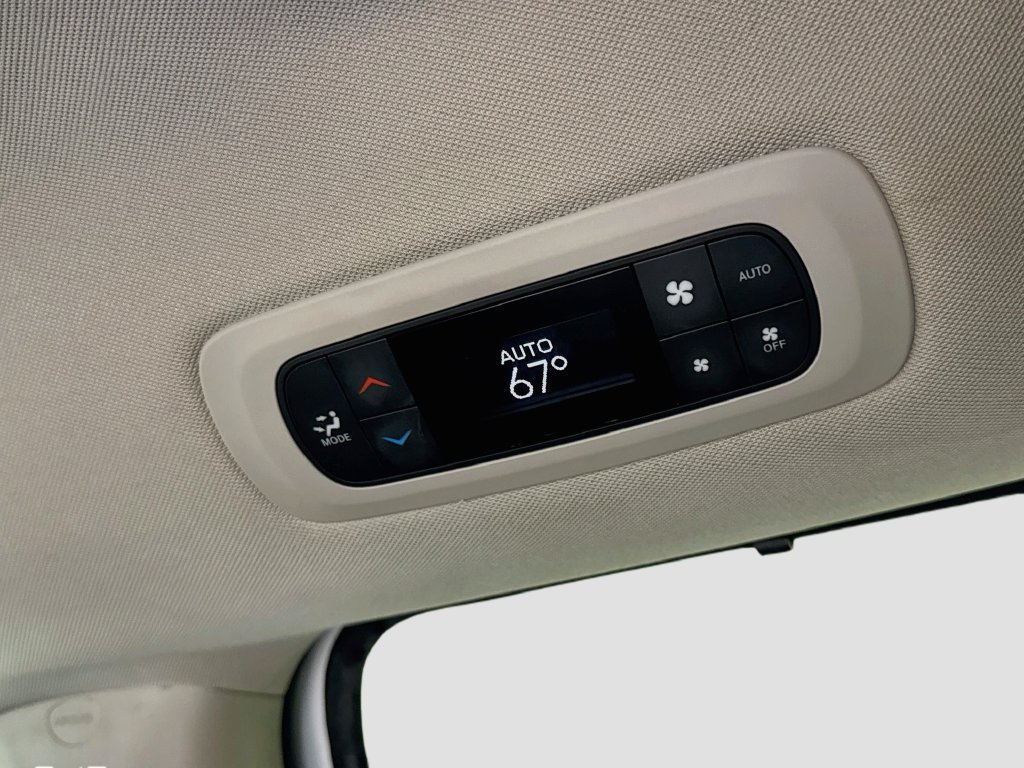 Used 2022 Chrysler Pacifica Touring-L FWD image 25