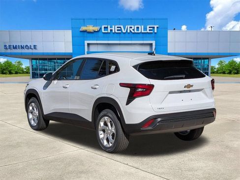 New 2026 Chevrolet Trax LS w/ LS Convenience Package FWD image 3
