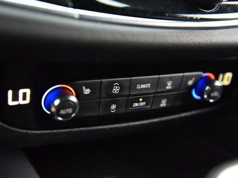 Used 2019 Buick Enclave Essence FWD image 16