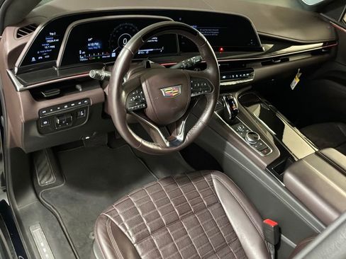 Used 2024 Cadillac Escalade ESV Sport Platinum w/ LPO, ONYX Package AWD/4WD image 18