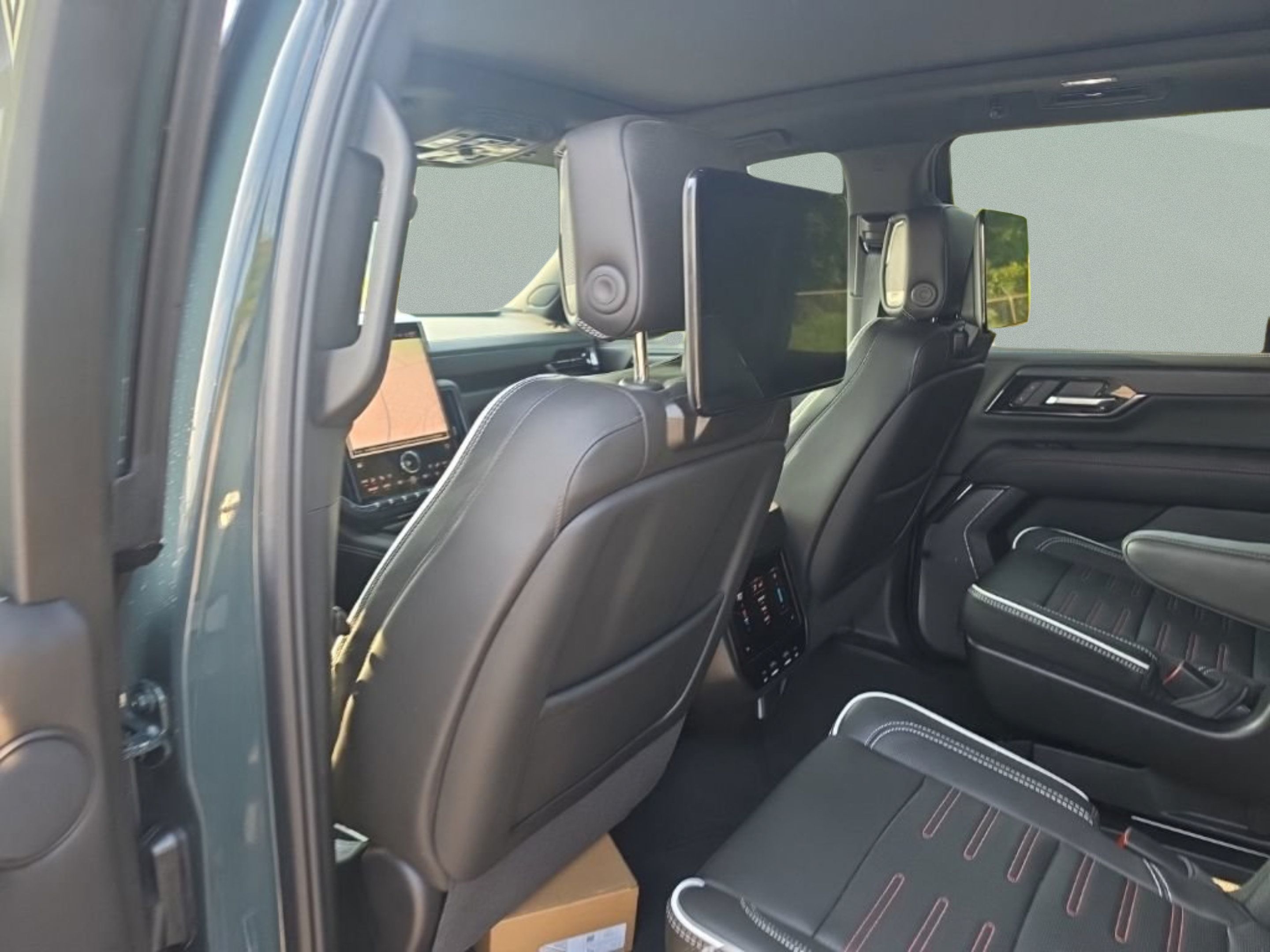 Used 2026 GMC Yukon AT4 Ultimate AWD/4WD image 25