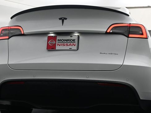 Used 2021 Tesla Model Y Long Range image 10