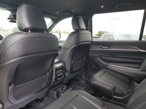 New 2025 Jeep Grand Cherokee L Limited w/ Black Appearance Package image 10