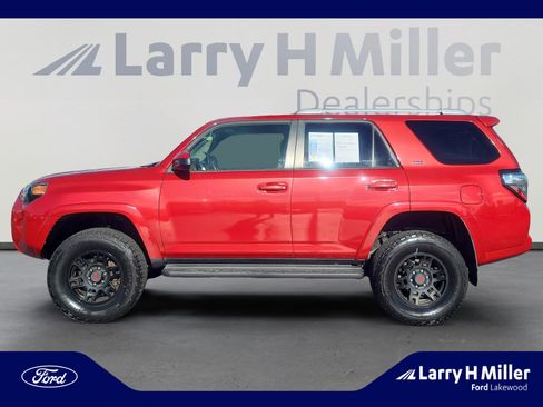 Used 2017 Toyota 4Runner SR5 image 2