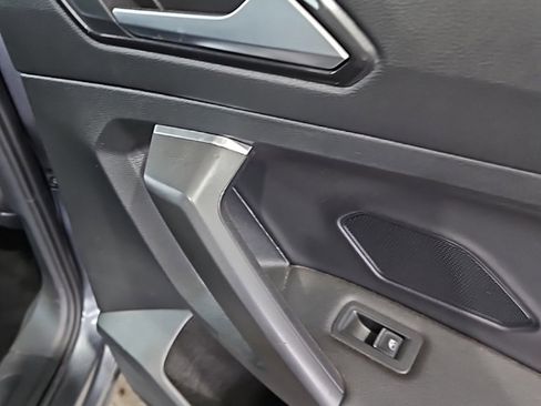 Used 2022 Volkswagen Tiguan SE image 15