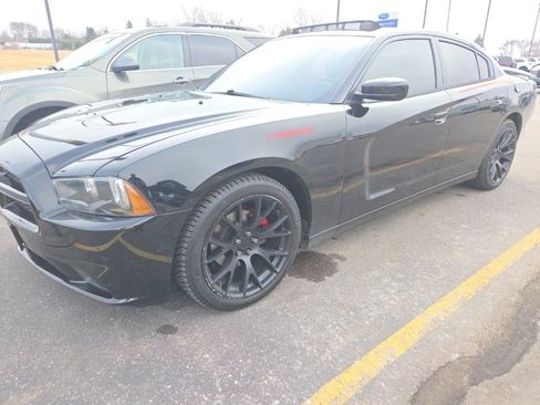 Used 2014 Dodge Charger SXT w/ Blacktop Package image 1
