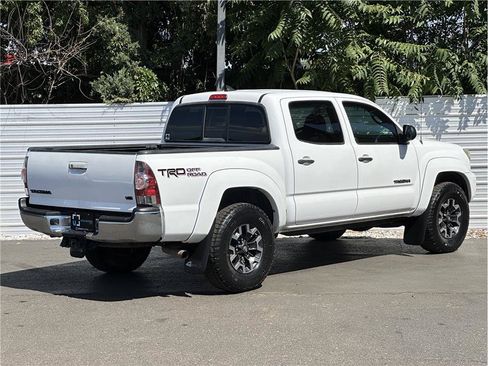 Used 2014 Toyota Tacoma 4x4 Double Cab w/ TRD Off-Road Package image 10