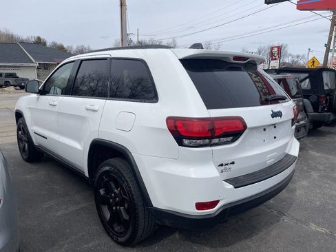 Used 2019 Jeep Grand Cherokee Laredo image 4