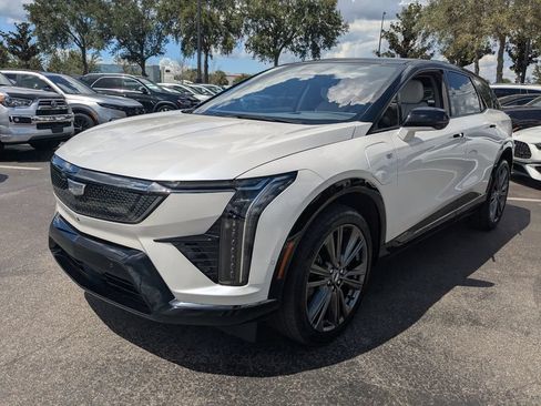 Used 2025 Cadillac Optiq Sport 2 AWD/4WD image 18