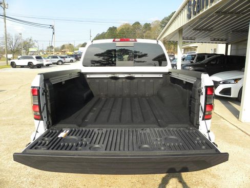 Used 2024 Nissan Frontier SV w/ SV Convenience Package RWD image 9