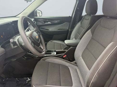 Used 2025 Chevrolet TrailBlazer LS w/ LS Convenience Package image 9