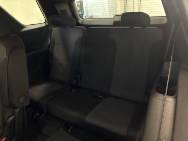 Used 2023 Chevrolet Traverse LT FWD image 31