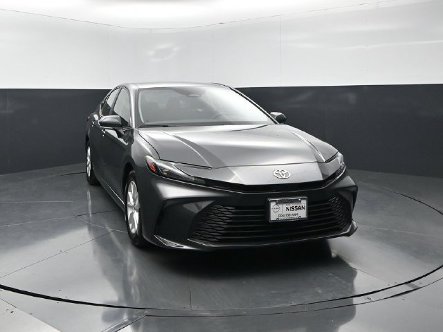 Used 2025 Toyota Camry LE FWD image 5