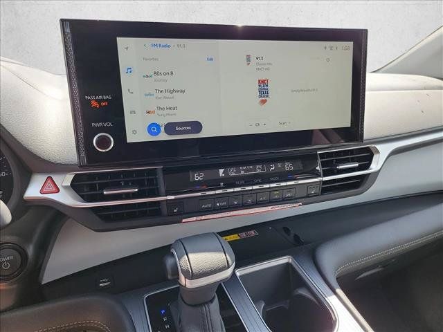 Used 2026 Toyota Sienna XLE FWD image 19