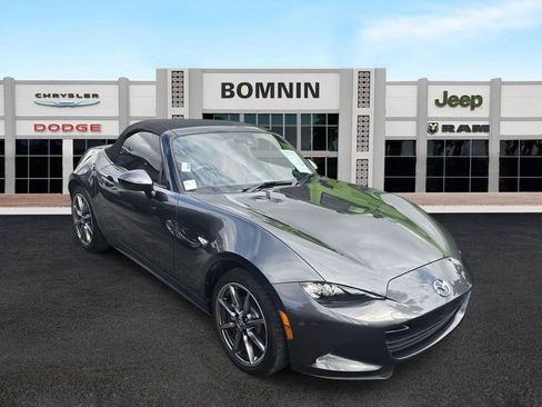 Used 2022 MAZDA MX-5 Miata Grand Touring image 2