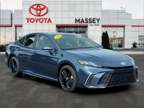 Used 2026 Toyota Camry SE FWD image 1