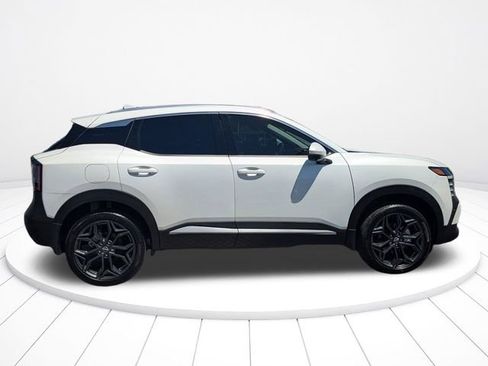 Used 2025 Nissan Kicks SR FWD image 2