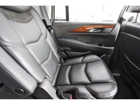 Used 2017 Cadillac Escalade 4WD image 11