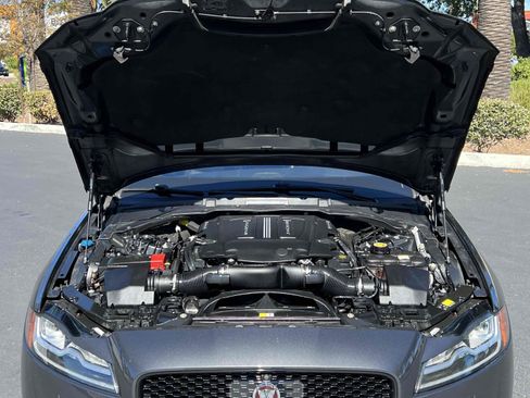 Used 2017 Jaguar XF S image 29